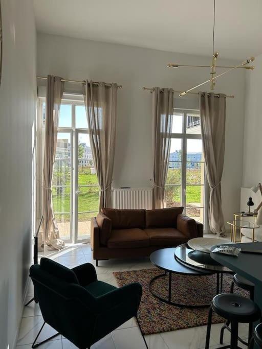 Grand Volume 5 Min Apartment *